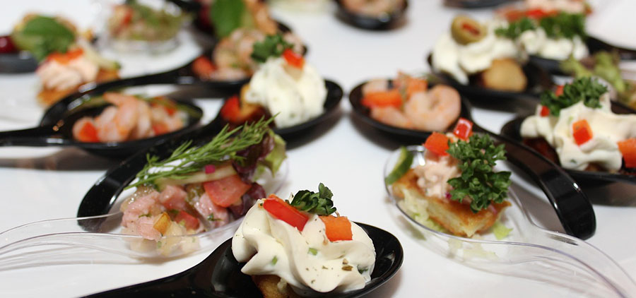 Buffet, cocktail o servicio de mesa: ¿Qué catering elegir?
